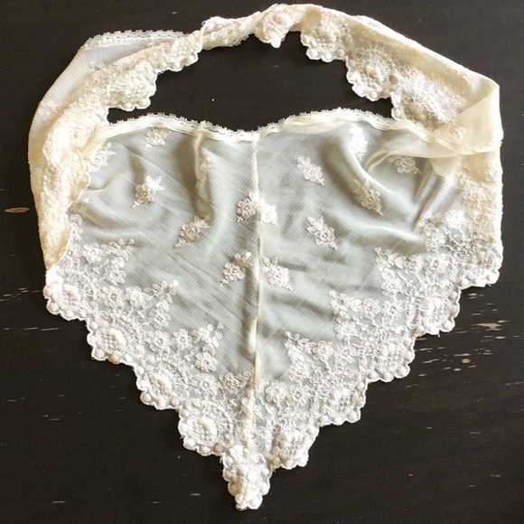 Made in New York, Vintage lace - Picture 3 of 4